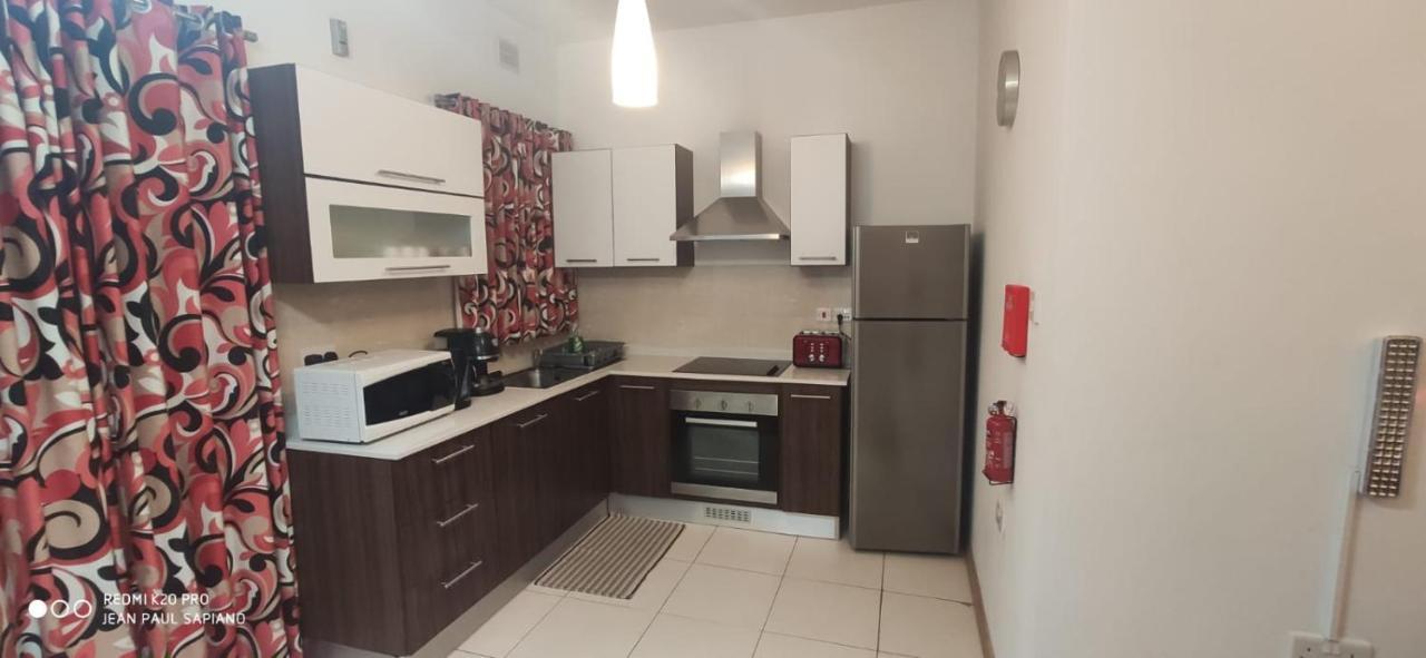 Sliema Central Apartment *